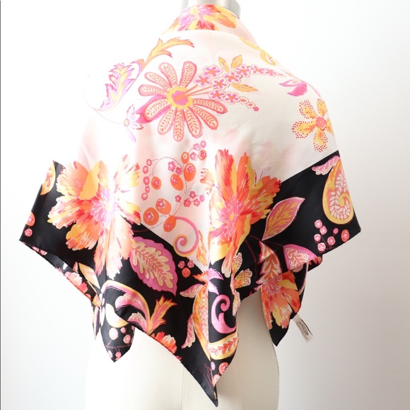 Oscar De La Renta Designer Silk Scarf With A Bouquet of Peonies - Picture 13 of 14